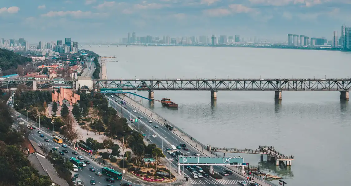 Hotels near Qiantang River Bridge Viewing Point
