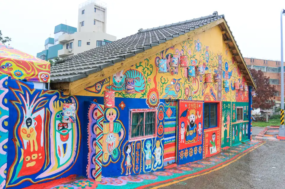 2_Rainbow Village