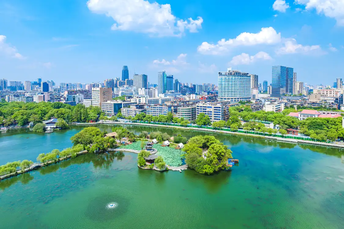 Hotels near Bayi Park