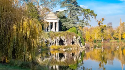 Bois de Vincennes attraction in Paris