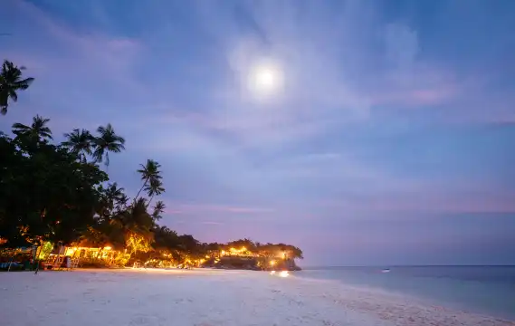 알로나 비치 주변 호텔