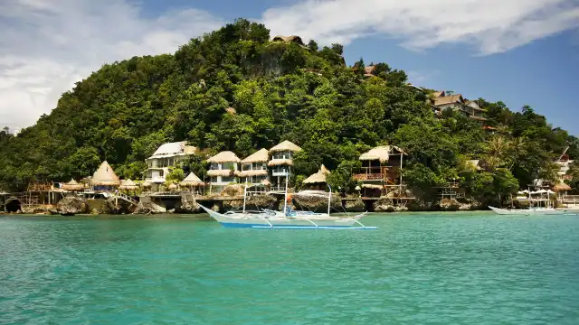 Hotels near Mount Luho