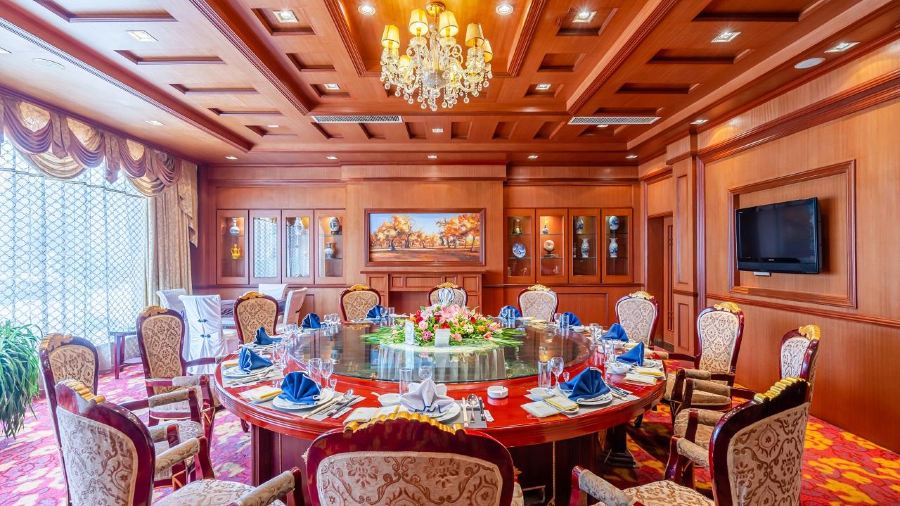 SHAN SHUI YUAN DA JIU DIAN BAI LE MEN CAN YIN BU