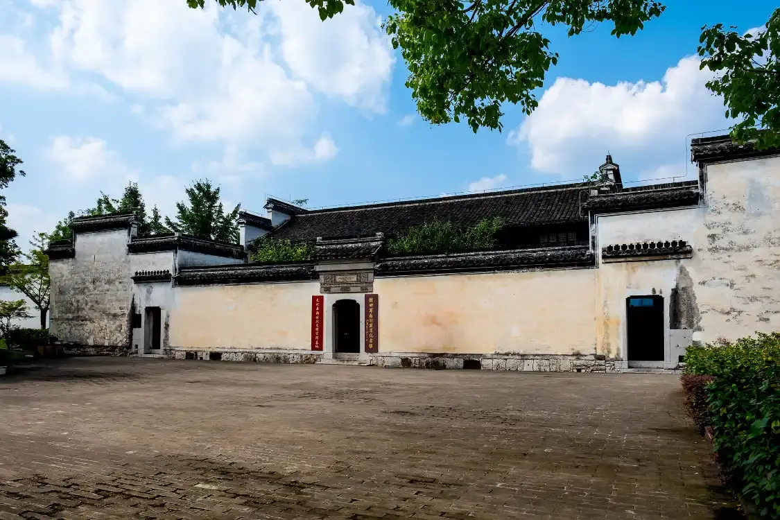 Hotels near Xinsijunsuzhejunqu Memorial Hall