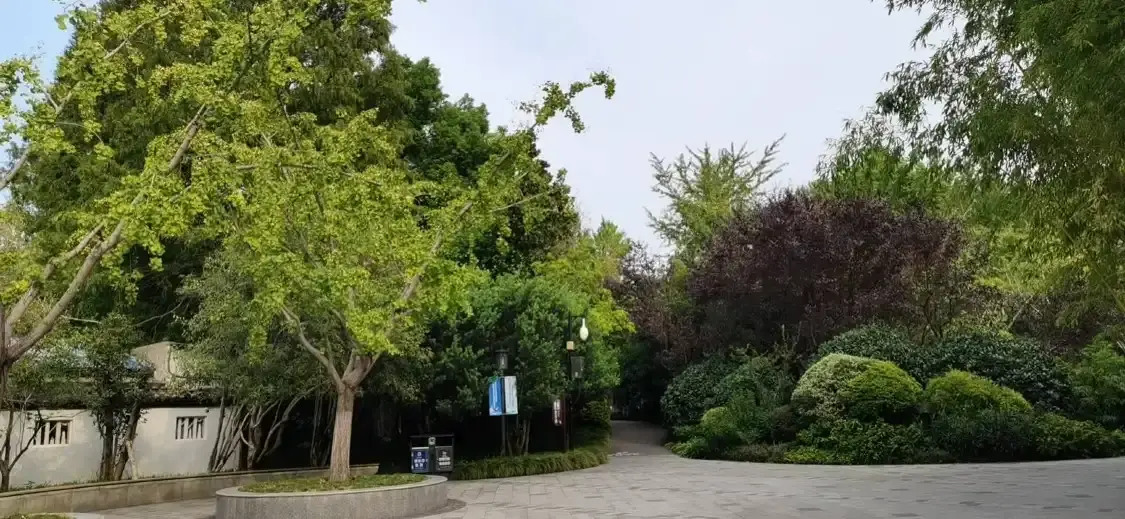 Hotels near Yongqing Park