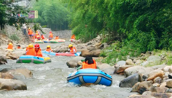 Liuchun Lake Drifting