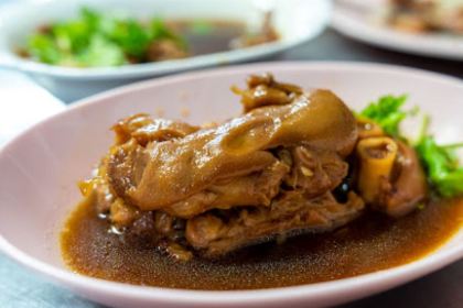 Kha Mu Charoensang Silom