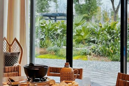 邛崃泉水湖梦马岛森系木屋·雨蕉阁