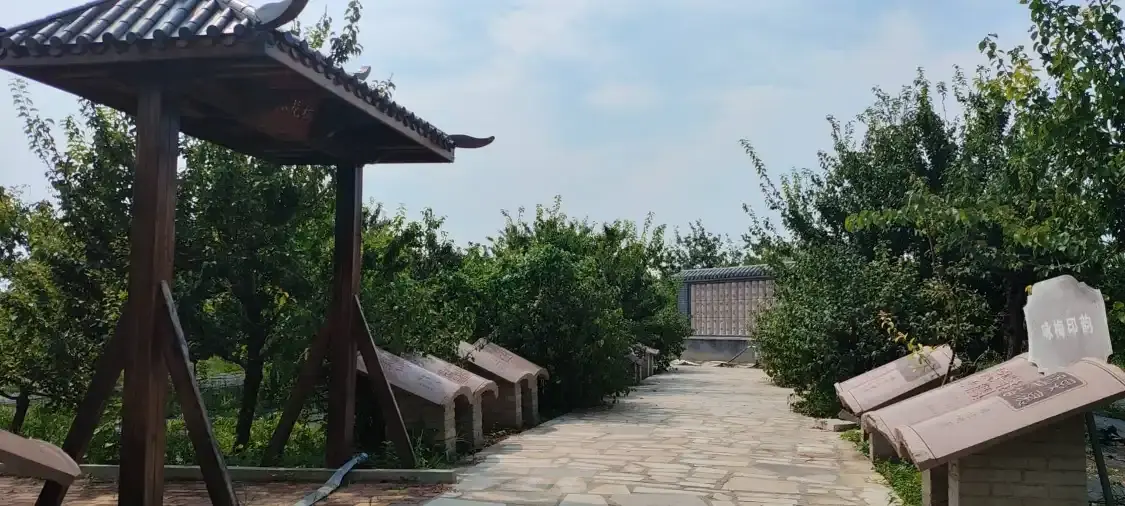 Hotels near Hongshun Meiyuan