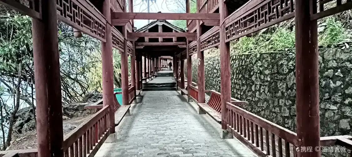 Hotels near Lianhua Park