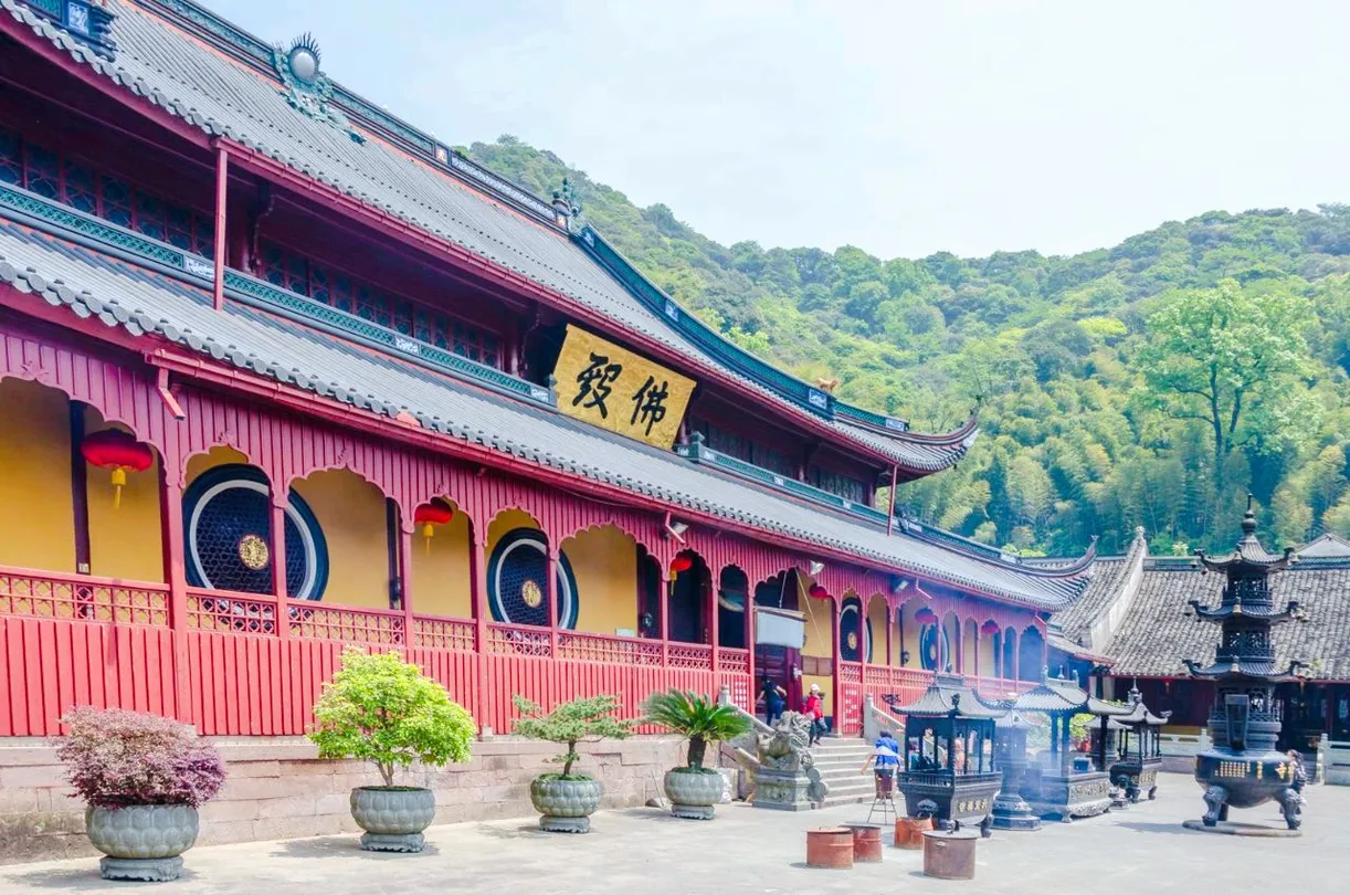 VÂN CƯ TỰ