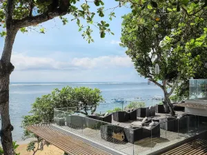 Tree Bar at Maya Sanur