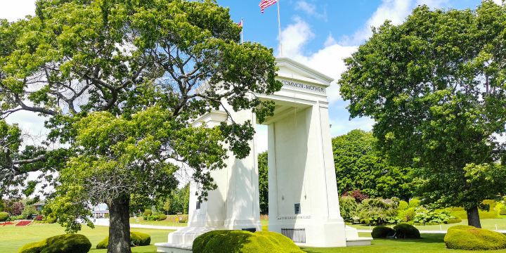 Peace Arch Provincial Park