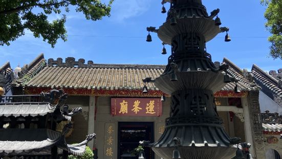 澳门三大古庙之一（另外两个个是观音堂，妈阁庙）。庙门三进，对