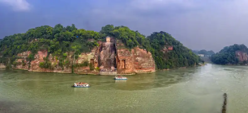 yiju-boenden i Leshan