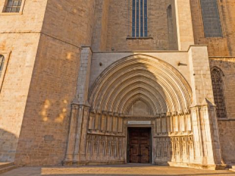 vuelos a Girona desde Sevilla