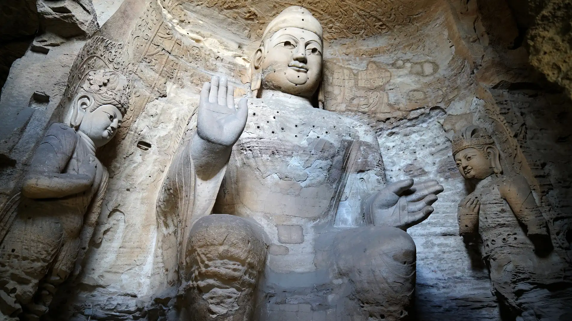 Hotels near Three Caves