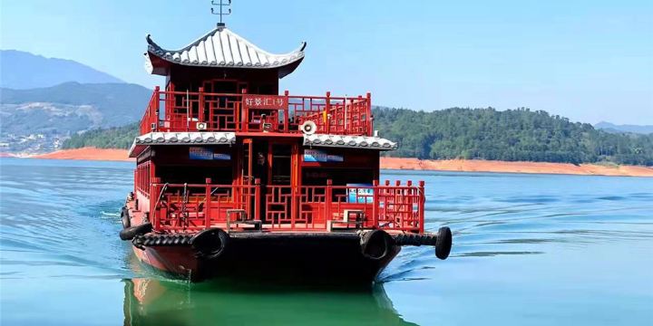 จุดชมวิวเกาะฟีนิกซ์ในทะเลสาบตงเจียง