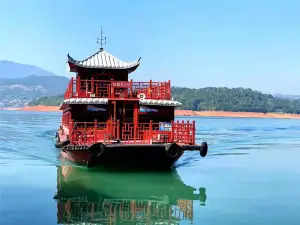 Phoenix Island Resort on Dongjiang Lake