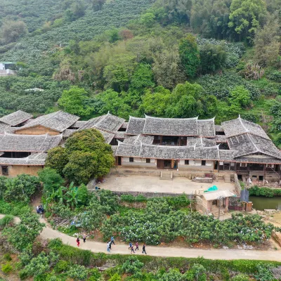 Отели рядом со станцией 