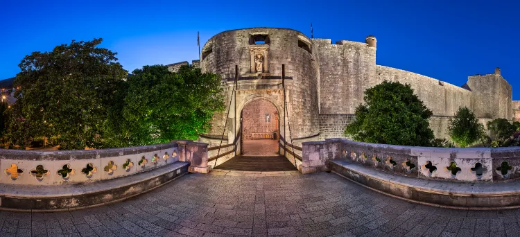 鄰近Church of the Holy Cross的酒店