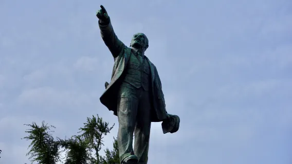 俄羅斯海參崴火車站+玻璃海灘+列寧廣場一普通話司導/訂製包車