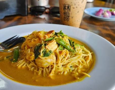 MeeTonPoe Phuket Town