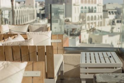 V Lounge Cafe & Cocktail Bar