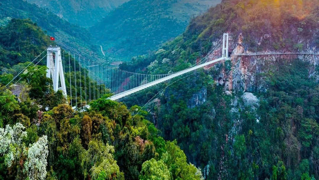 Bach Long Glass Bridge