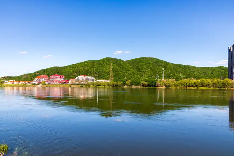 Hotels near Longtan Mountain Park