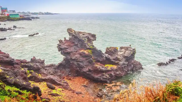 Hotels near Yongduam Rock