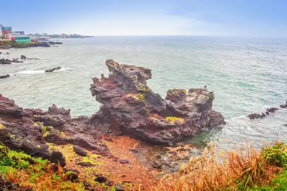 Hotels near Yongduam Rock