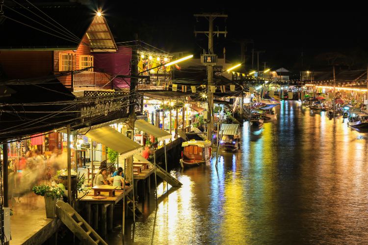 ตลาดน้ำอัมพวา