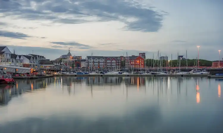 ウィロー・ツリー・オープン・スペース周辺のホテル