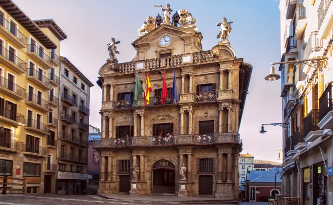 Vé máy bay Pamplona Medinah