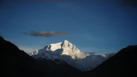 这是中国人民都非常向往的神山，也是西藏人民心目中神圣的所在，