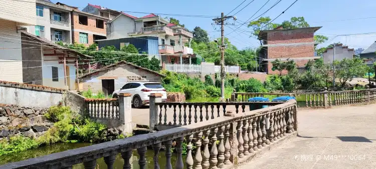 Hotels near Gaobutouting Village