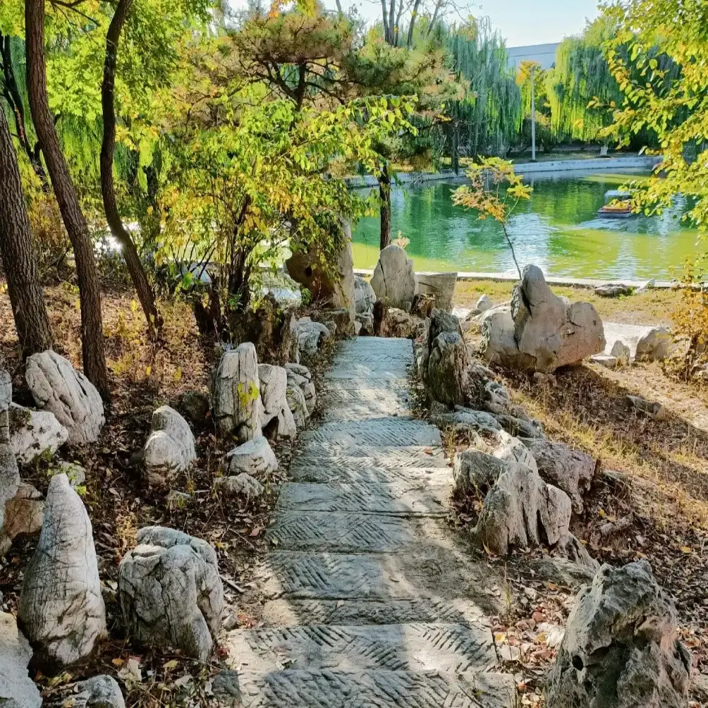 Các khách sạn gần Huayang Park
