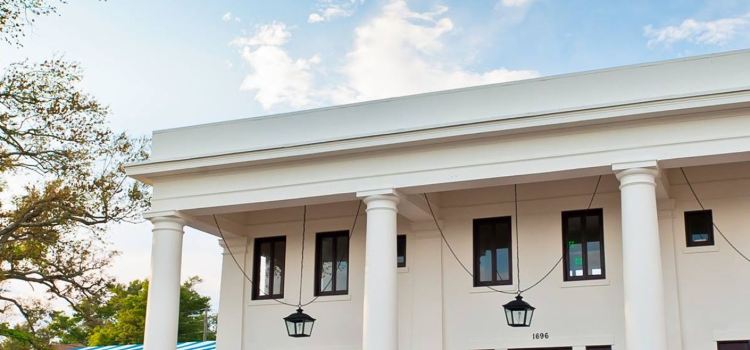 White Pillars Restaurant and Lounge