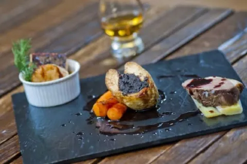 amber RESTAURANT & WHISKY BAR