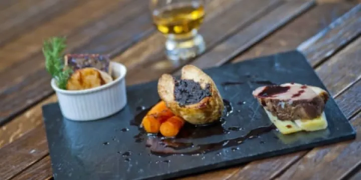 amber RESTAURANT & WHISKY BAR