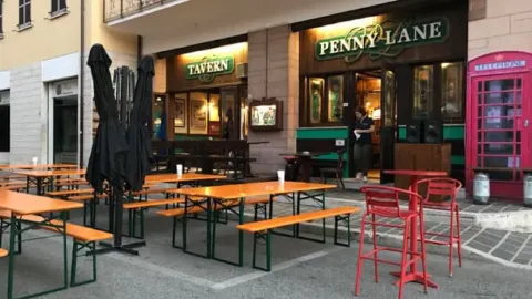 Penny Lane Tavern in อัสซีซี