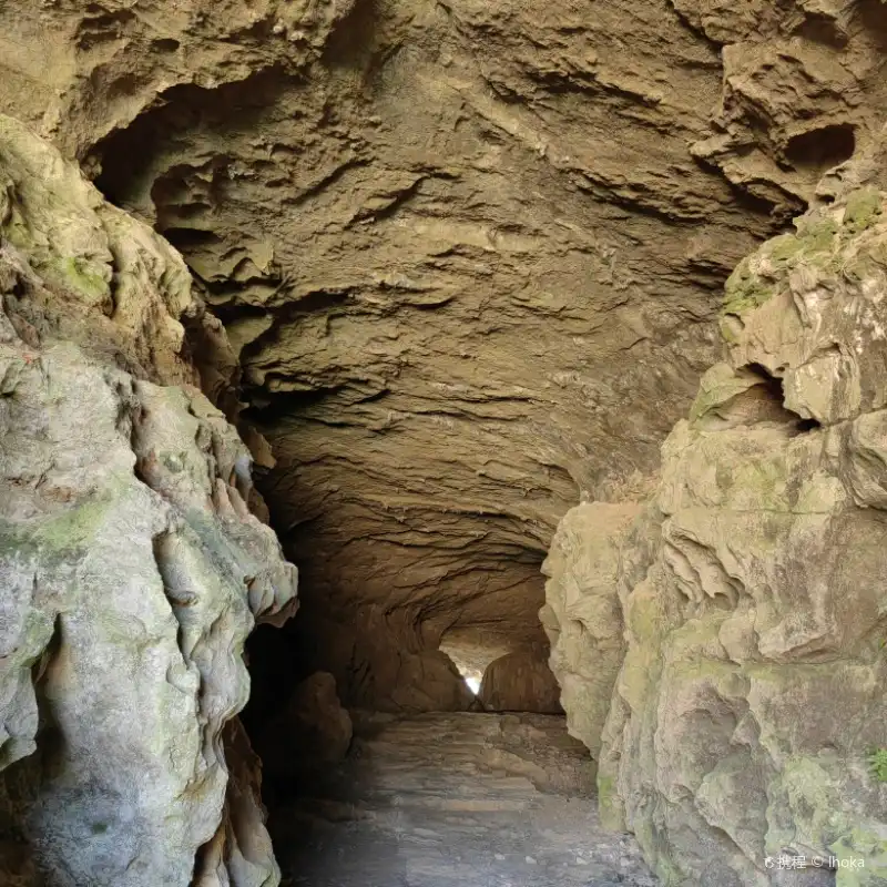 Các khách sạn gần Chuandong Anti-Japanese Relic Site