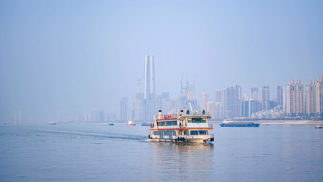 Wuhan Sightseeing Cruise