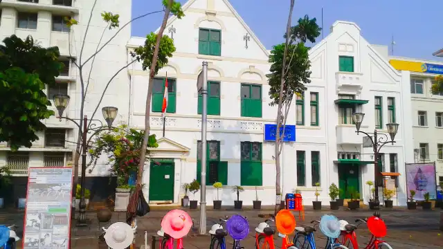 Hotels near Wayang Museum