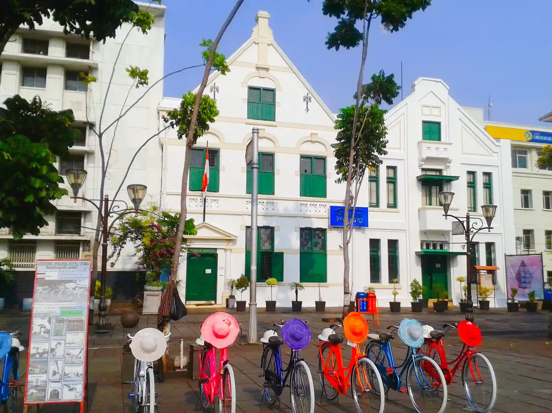 Hotels near Wayang Museum