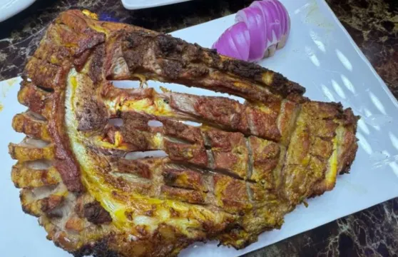 小白餐飲香來手抓羊肉美食燒烤城