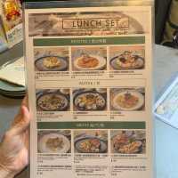 英國電話亭打卡位 悠閒咖啡店