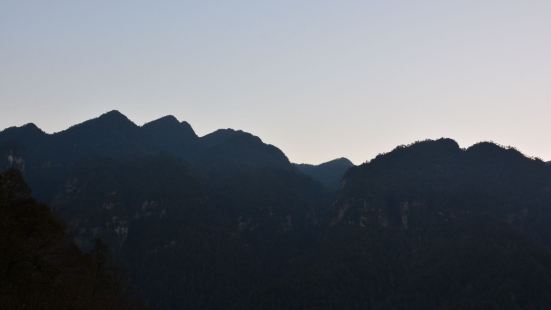 五指峰是江西吉安井岡山市井岡山的主峰，也是壹百元人民幣背景圖