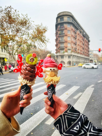 SO TINY!  World's Smallest Ice Cream Cone, Bangkok, Thailand